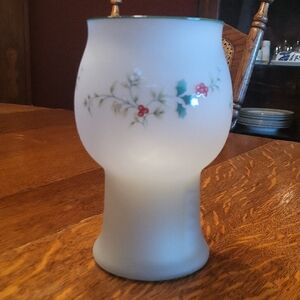 Pfaltzgraff Winterberry Frosted Vase with Candle